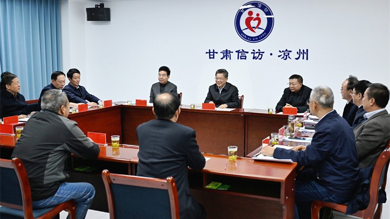 任振鶴在武威市涼州區(qū)接待來訪群眾時(shí)強(qiáng)調(diào)綜合施策解難題用心用情護(hù)民利切實(shí)把以人民為中心的發(fā)展思想踐之于行